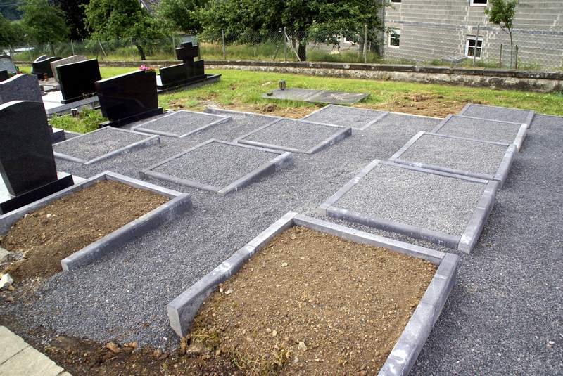 Unser Friedhof wird verschoenert 2008 Bild Nr.034